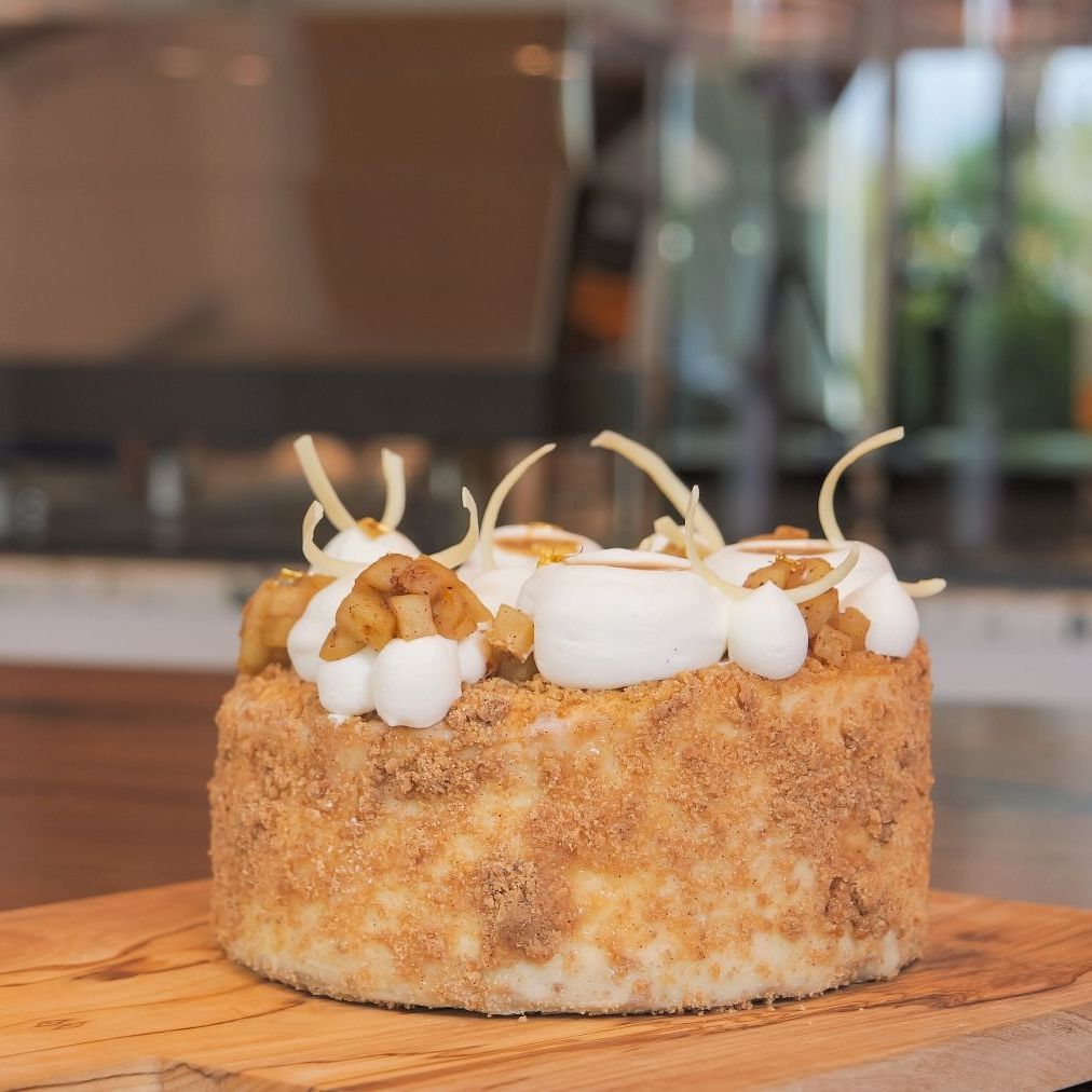 slow baked apple crumble cheesecake